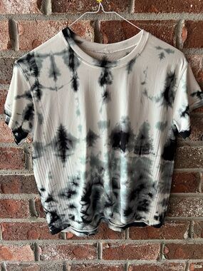 Lululemon Train to Be Short Sleeve  Tie
Dye Top
